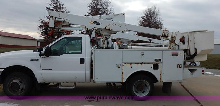 image for item I5243 2001 Ford F550 Super Duty XL bucket truck