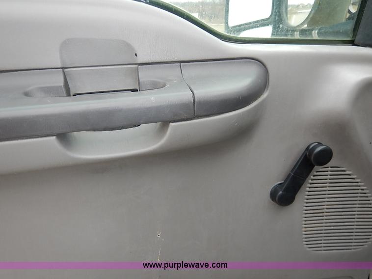 image for item I5243 2001 Ford F550 Super Duty XL bucket truck