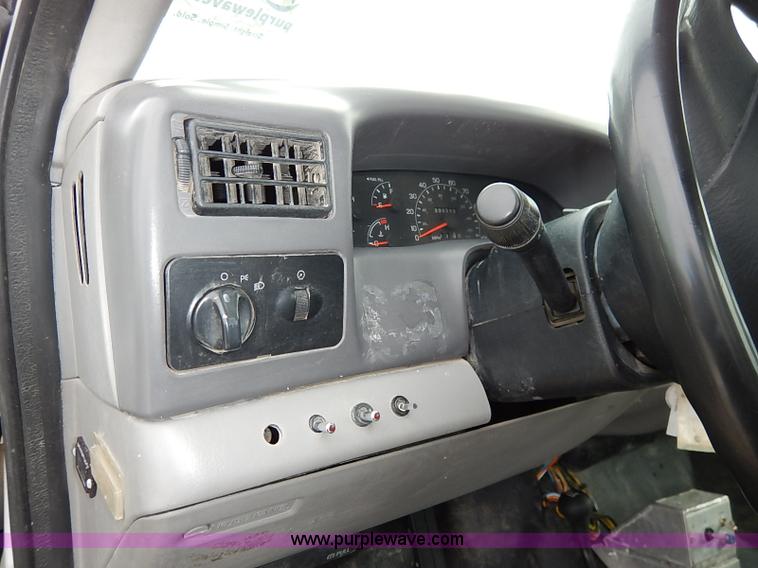 image for item I5243 2001 Ford F550 Super Duty XL bucket truck