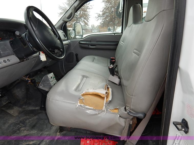 image for item I5243 2001 Ford F550 Super Duty XL bucket truck