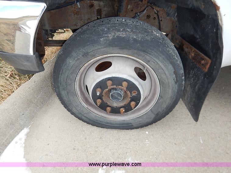 image for item I5243 2001 Ford F550 Super Duty XL bucket truck