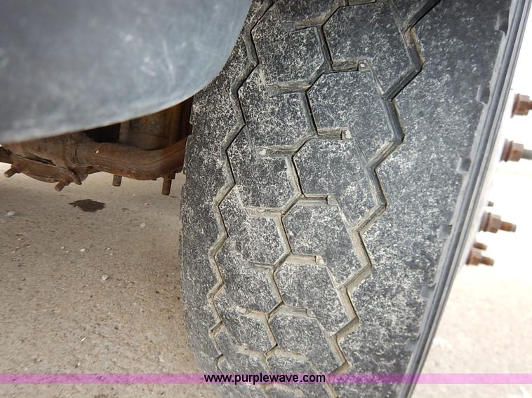 image for item I5243 2001 Ford F550 Super Duty XL bucket truck