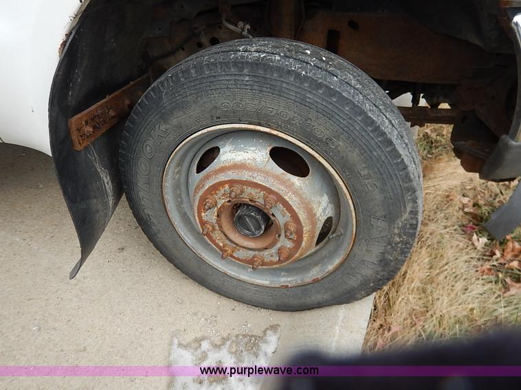 image for item I5243 2001 Ford F550 Super Duty XL bucket truck