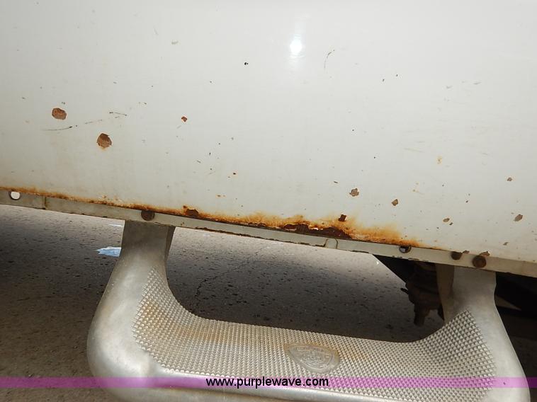 image for item I5243 2001 Ford F550 Super Duty XL bucket truck