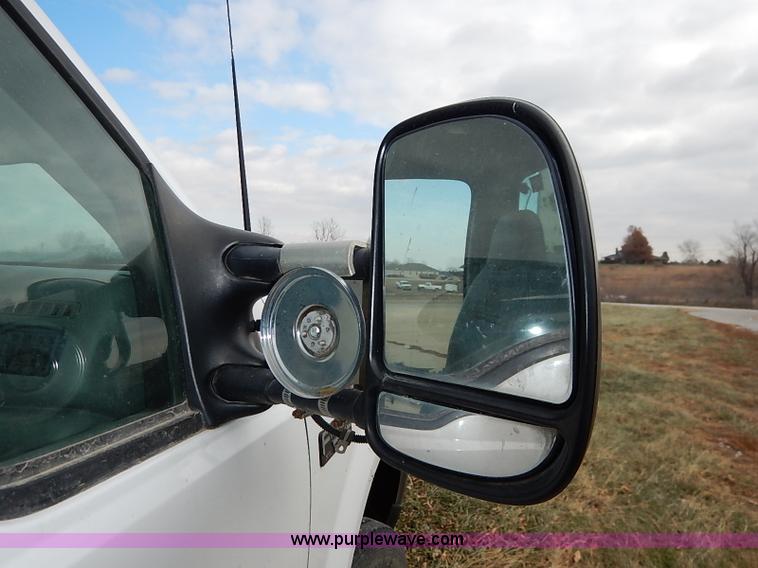 image for item I5243 2001 Ford F550 Super Duty XL bucket truck