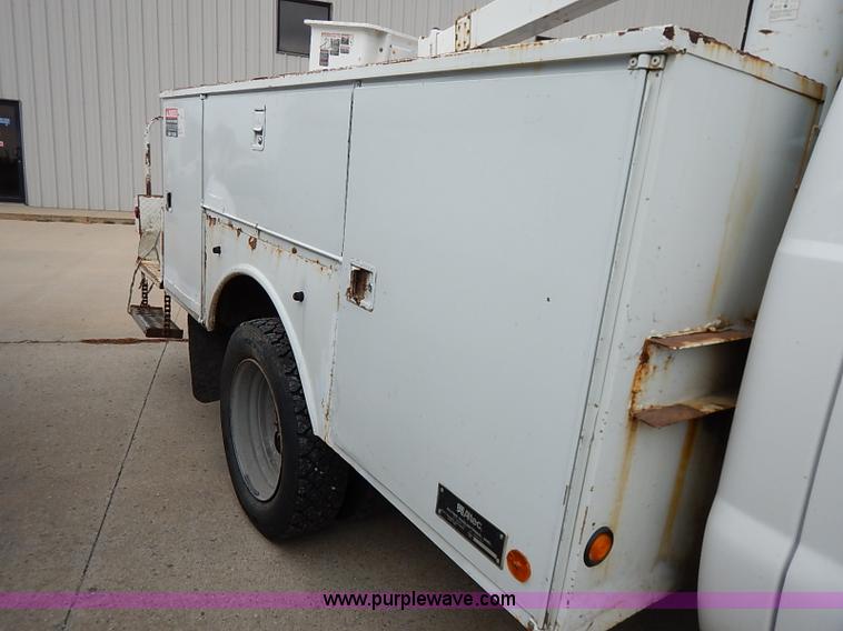 image for item I5243 2001 Ford F550 Super Duty XL bucket truck