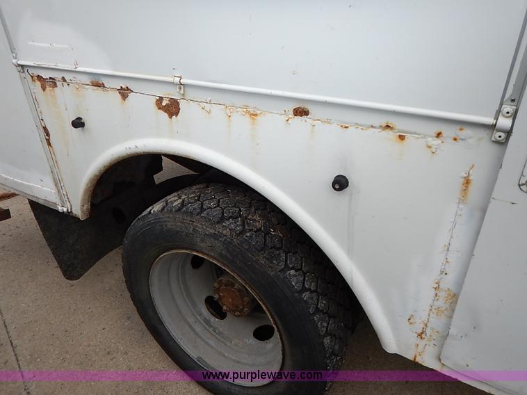 image for item I5243 2001 Ford F550 Super Duty XL bucket truck