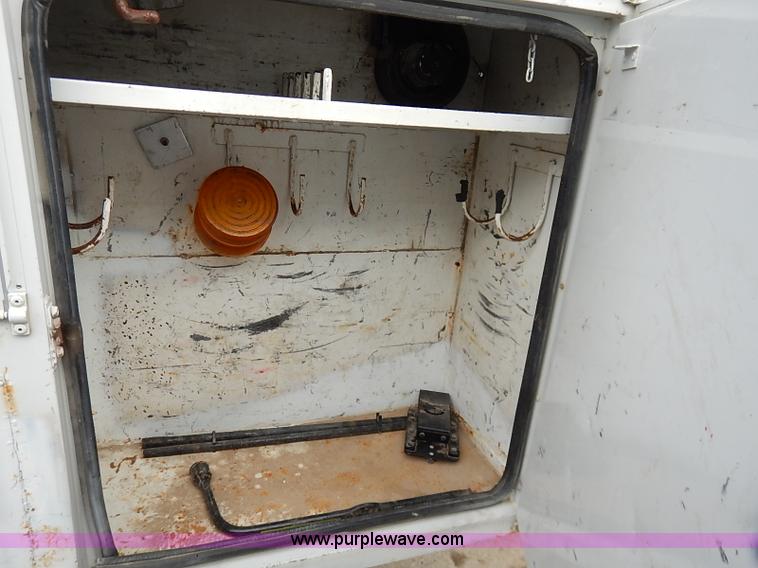 image for item I5243 2001 Ford F550 Super Duty XL bucket truck