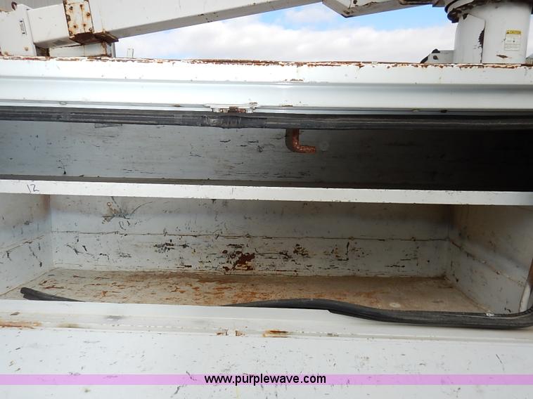 image for item I5243 2001 Ford F550 Super Duty XL bucket truck