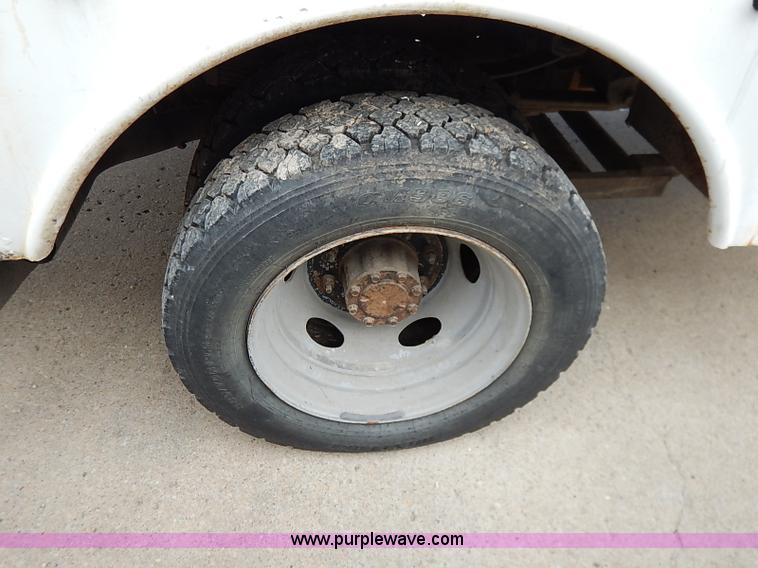 image for item I5243 2001 Ford F550 Super Duty XL bucket truck