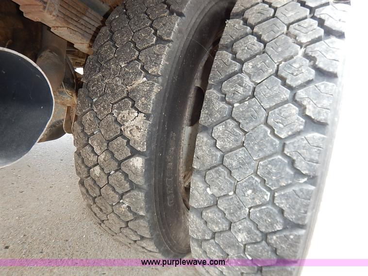 image for item I5243 2001 Ford F550 Super Duty XL bucket truck