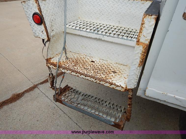 image for item I5243 2001 Ford F550 Super Duty XL bucket truck