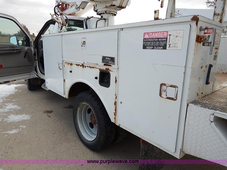 image for item I5243 2001 Ford F550 Super Duty XL bucket truck