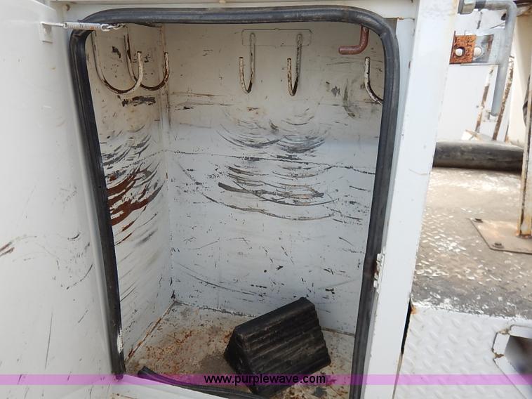 image for item I5243 2001 Ford F550 Super Duty XL bucket truck