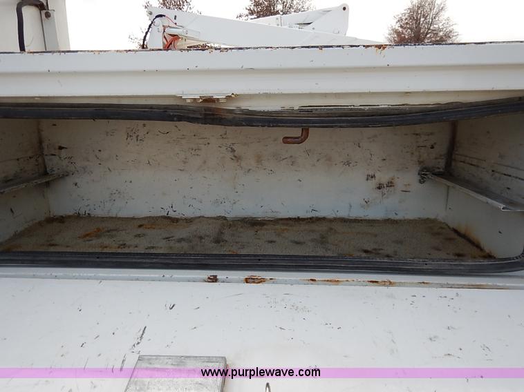 image for item I5243 2001 Ford F550 Super Duty XL bucket truck