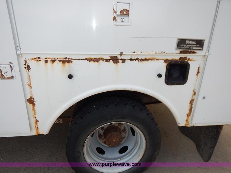 image for item I5243 2001 Ford F550 Super Duty XL bucket truck