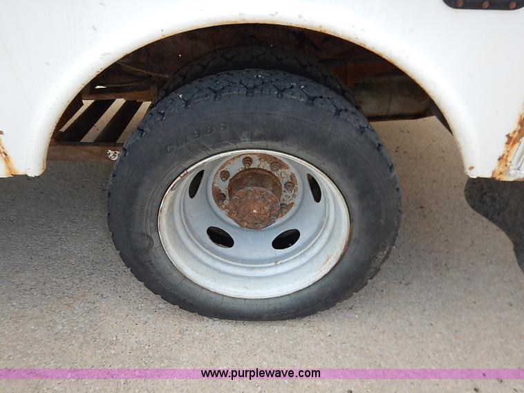 image for item I5243 2001 Ford F550 Super Duty XL bucket truck