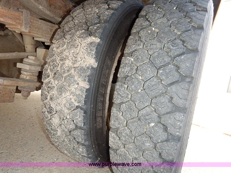 image for item I5243 2001 Ford F550 Super Duty XL bucket truck