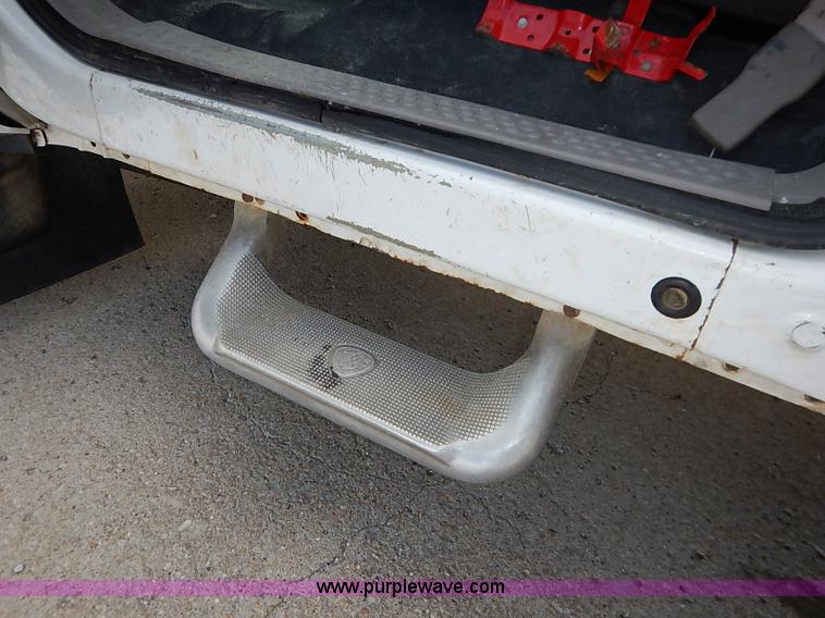 image for item I5243 2001 Ford F550 Super Duty XL bucket truck