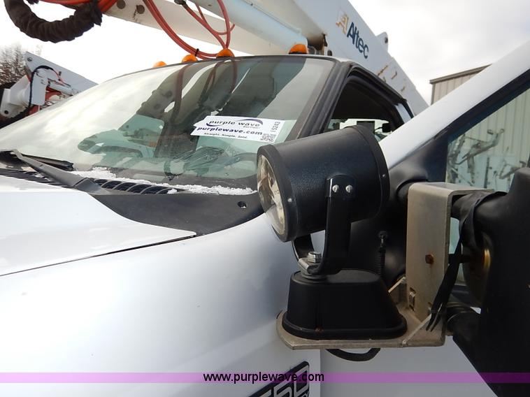 image for item I5243 2001 Ford F550 Super Duty XL bucket truck