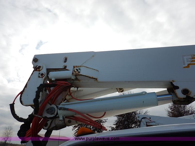 image for item I5243 2001 Ford F550 Super Duty XL bucket truck