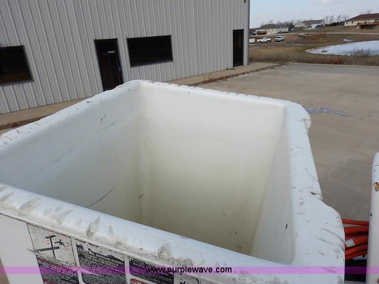 image for item I5243 2001 Ford F550 Super Duty XL bucket truck