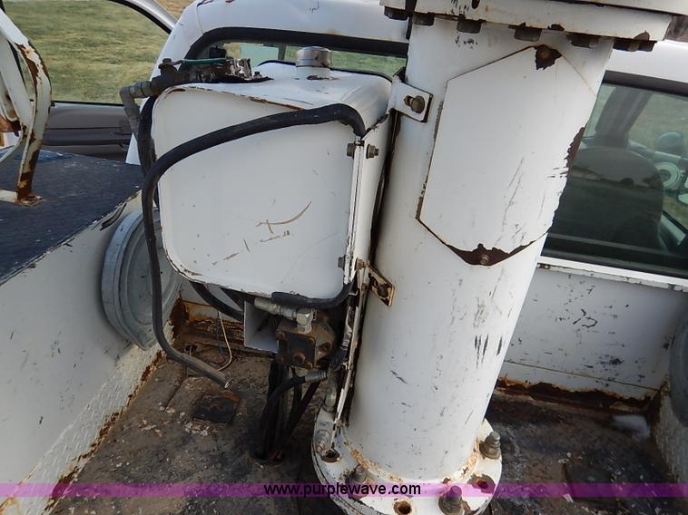 image for item I5243 2001 Ford F550 Super Duty XL bucket truck