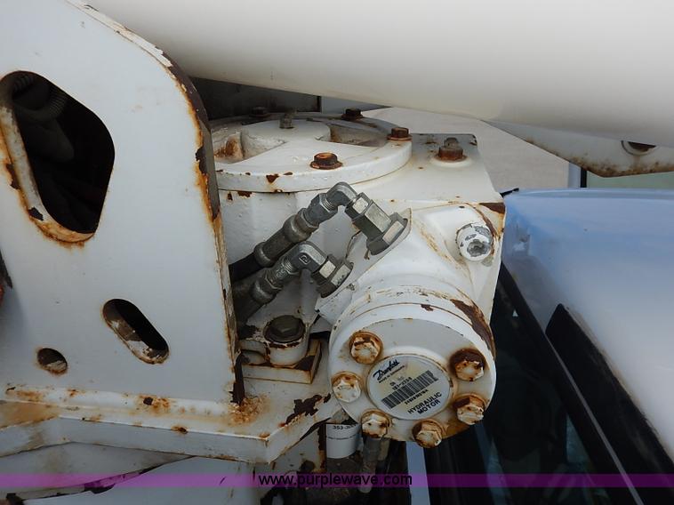 image for item I5243 2001 Ford F550 Super Duty XL bucket truck