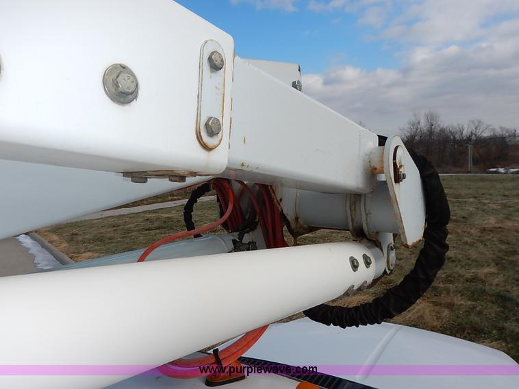 image for item I5243 2001 Ford F550 Super Duty XL bucket truck