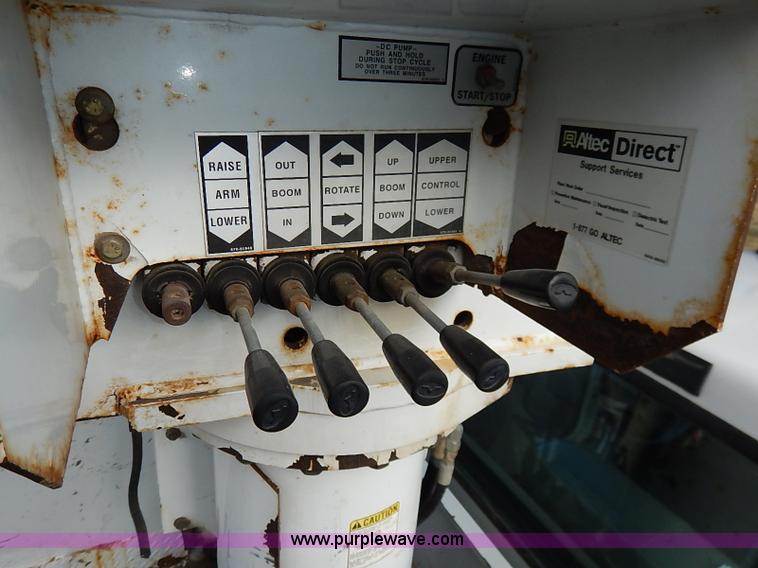 image for item I5243 2001 Ford F550 Super Duty XL bucket truck