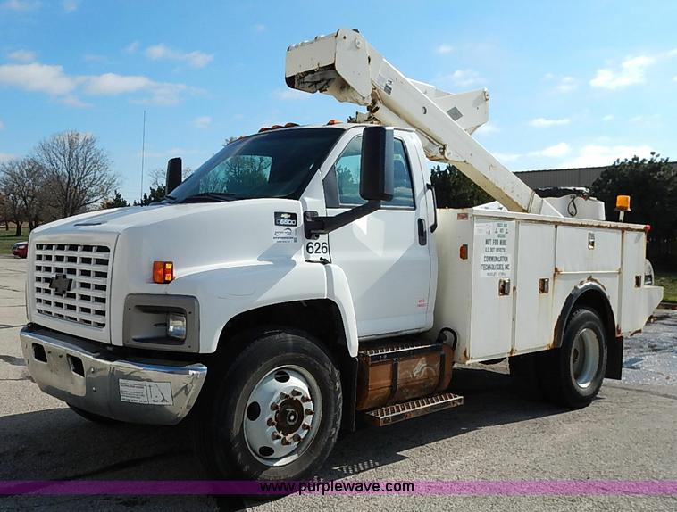 image for item I5261 2006 Chevrolet C6500 bucket truck