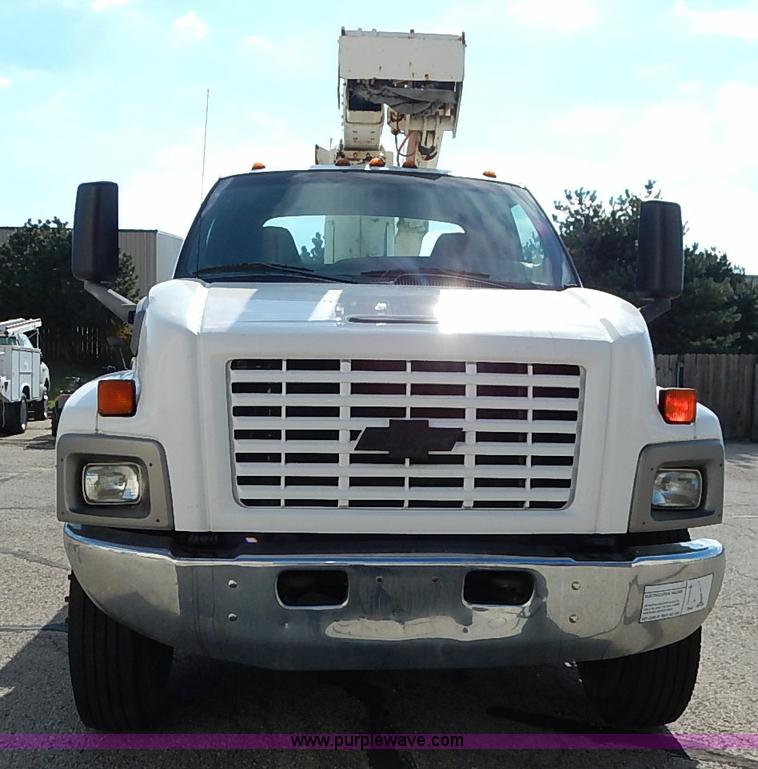 image for item I5261 2006 Chevrolet C6500 bucket truck