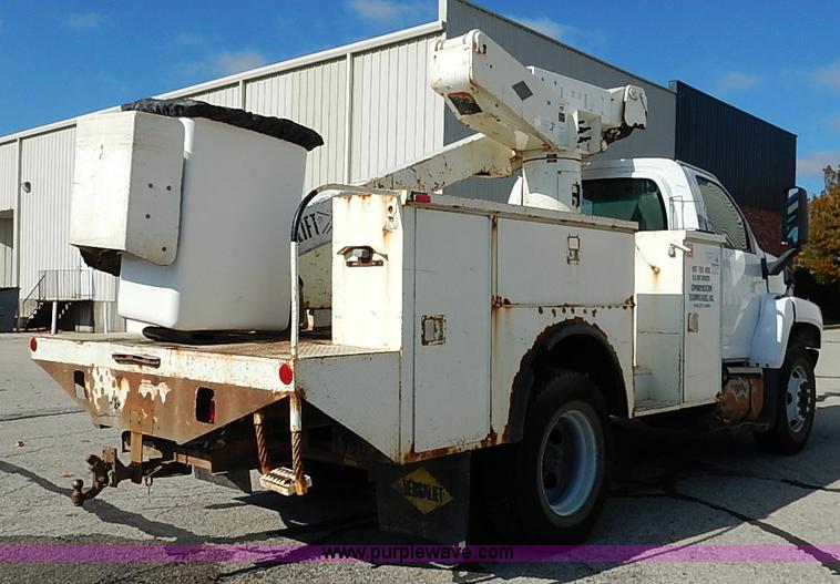 image for item I5261 2006 Chevrolet C6500 bucket truck