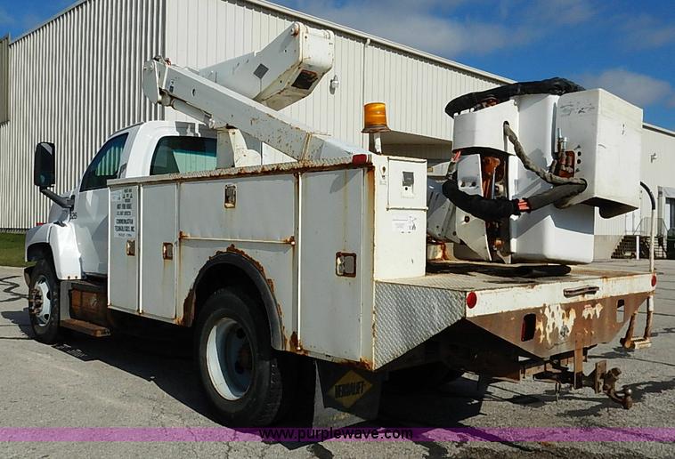 image for item I5261 2006 Chevrolet C6500 bucket truck