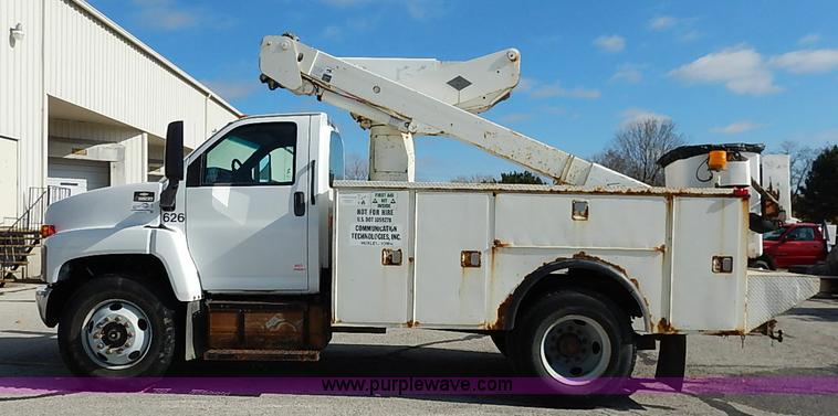 image for item I5261 2006 Chevrolet C6500 bucket truck