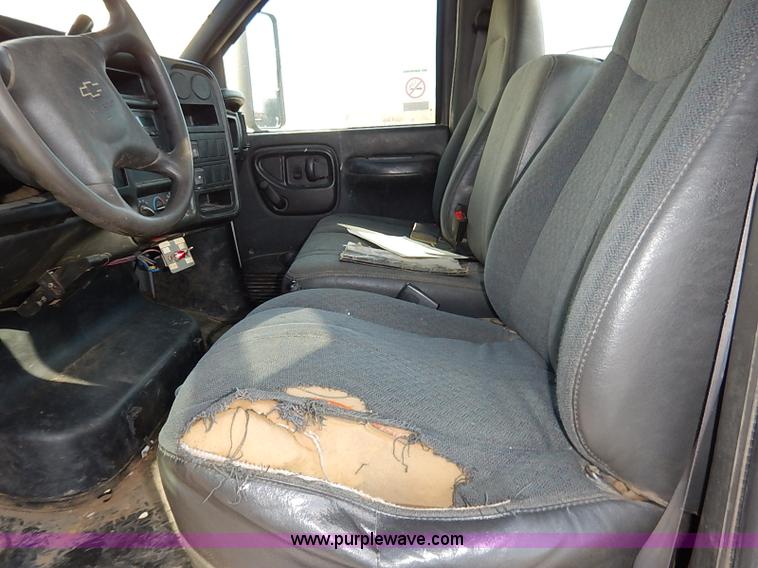 image for item I5261 2006 Chevrolet C6500 bucket truck