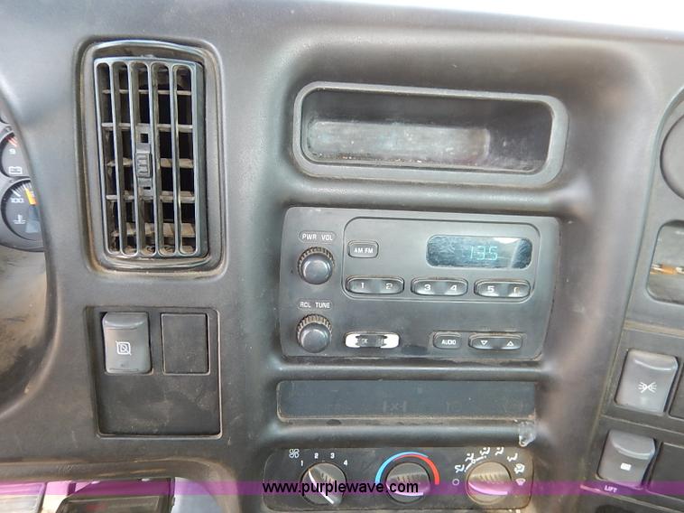 image for item I5261 2006 Chevrolet C6500 bucket truck