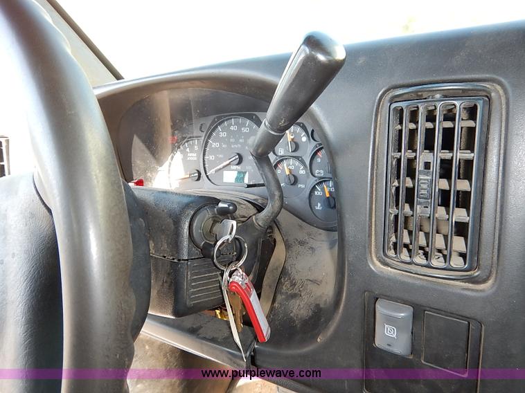 image for item I5261 2006 Chevrolet C6500 bucket truck