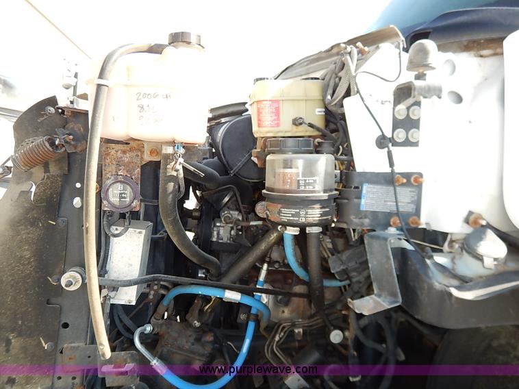 image for item I5261 2006 Chevrolet C6500 bucket truck