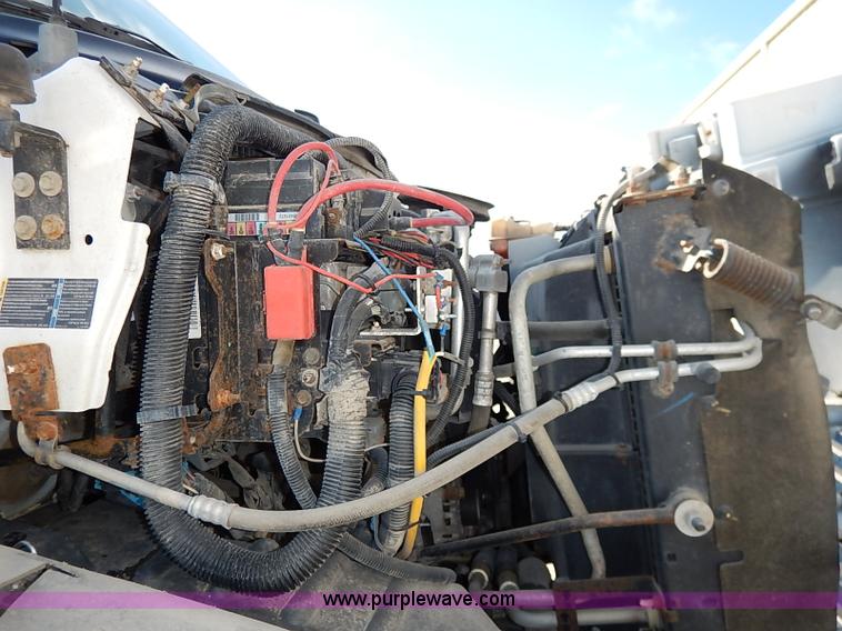 image for item I5261 2006 Chevrolet C6500 bucket truck