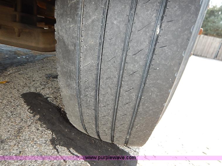 image for item I5261 2006 Chevrolet C6500 bucket truck