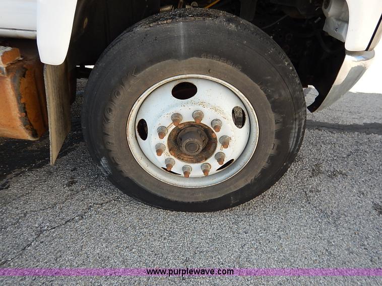 image for item I5261 2006 Chevrolet C6500 bucket truck