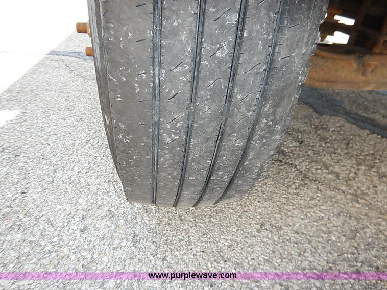 image for item I5261 2006 Chevrolet C6500 bucket truck