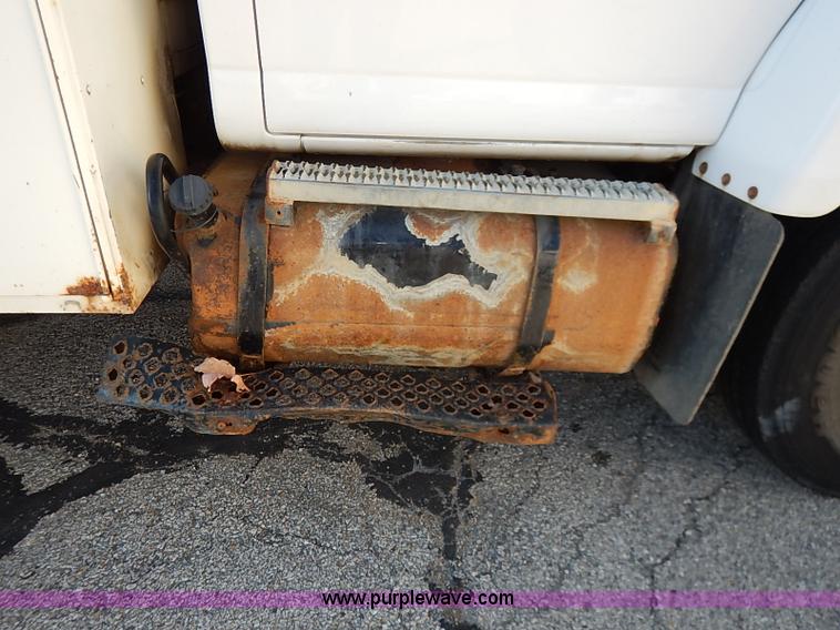 image for item I5261 2006 Chevrolet C6500 bucket truck