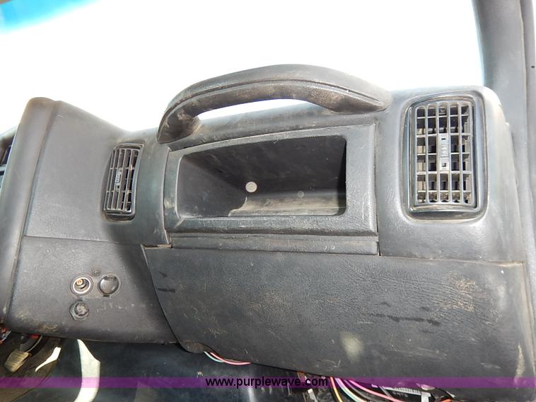 image for item I5261 2006 Chevrolet C6500 bucket truck