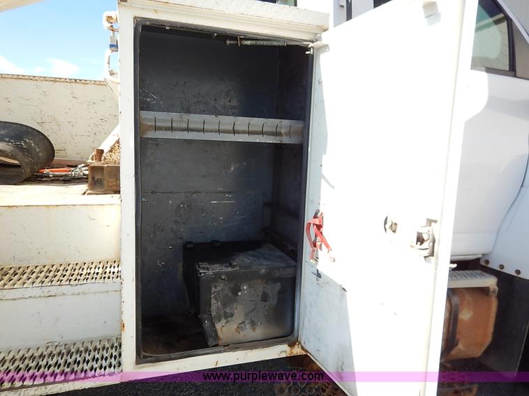 image for item I5261 2006 Chevrolet C6500 bucket truck