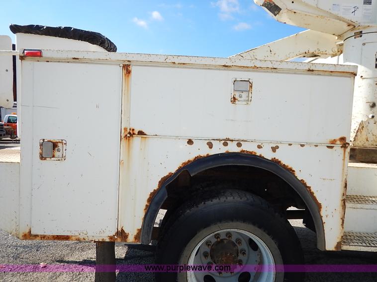 image for item I5261 2006 Chevrolet C6500 bucket truck