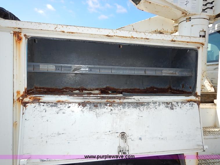 image for item I5261 2006 Chevrolet C6500 bucket truck