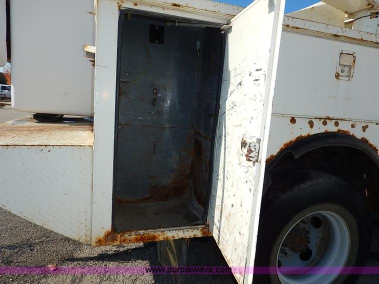 image for item I5261 2006 Chevrolet C6500 bucket truck