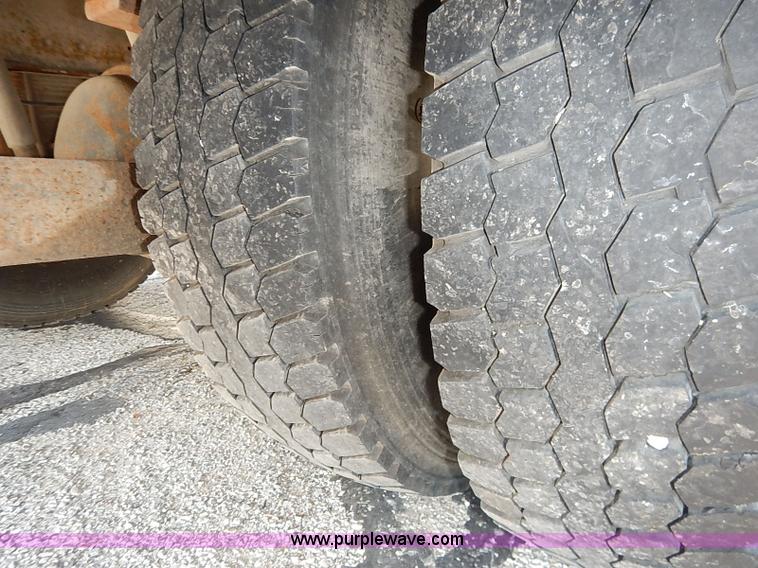 image for item I5261 2006 Chevrolet C6500 bucket truck